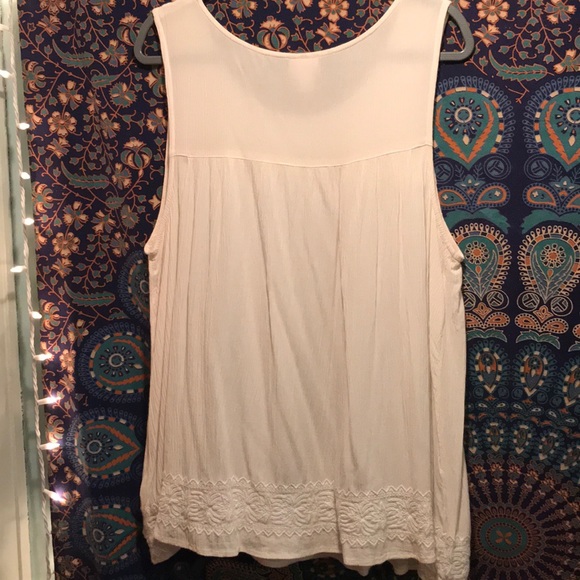 BEAUTIFUL WHITE TANK TOP - Picture 4 of 4
